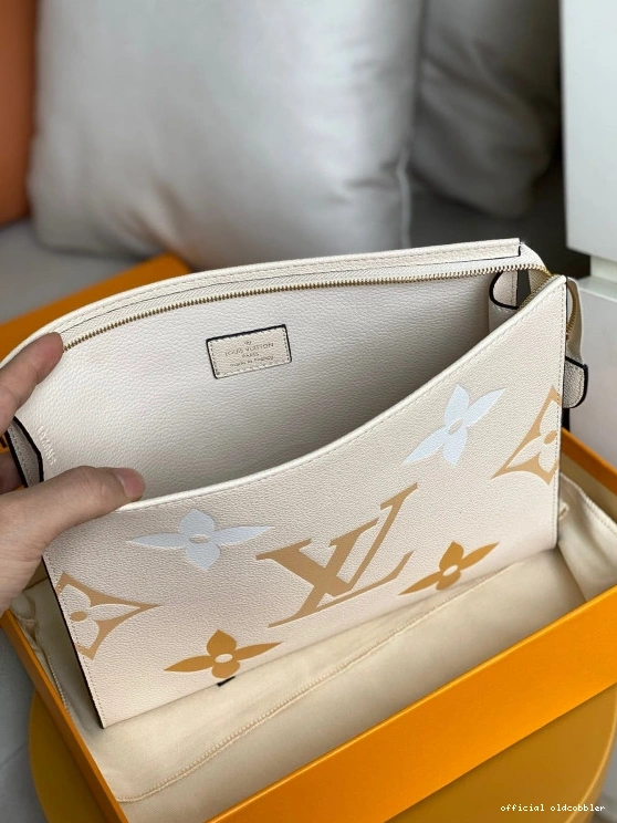 Official oldcobbler LOUIS VUITTON POUCH 26 TOILETRY 0805